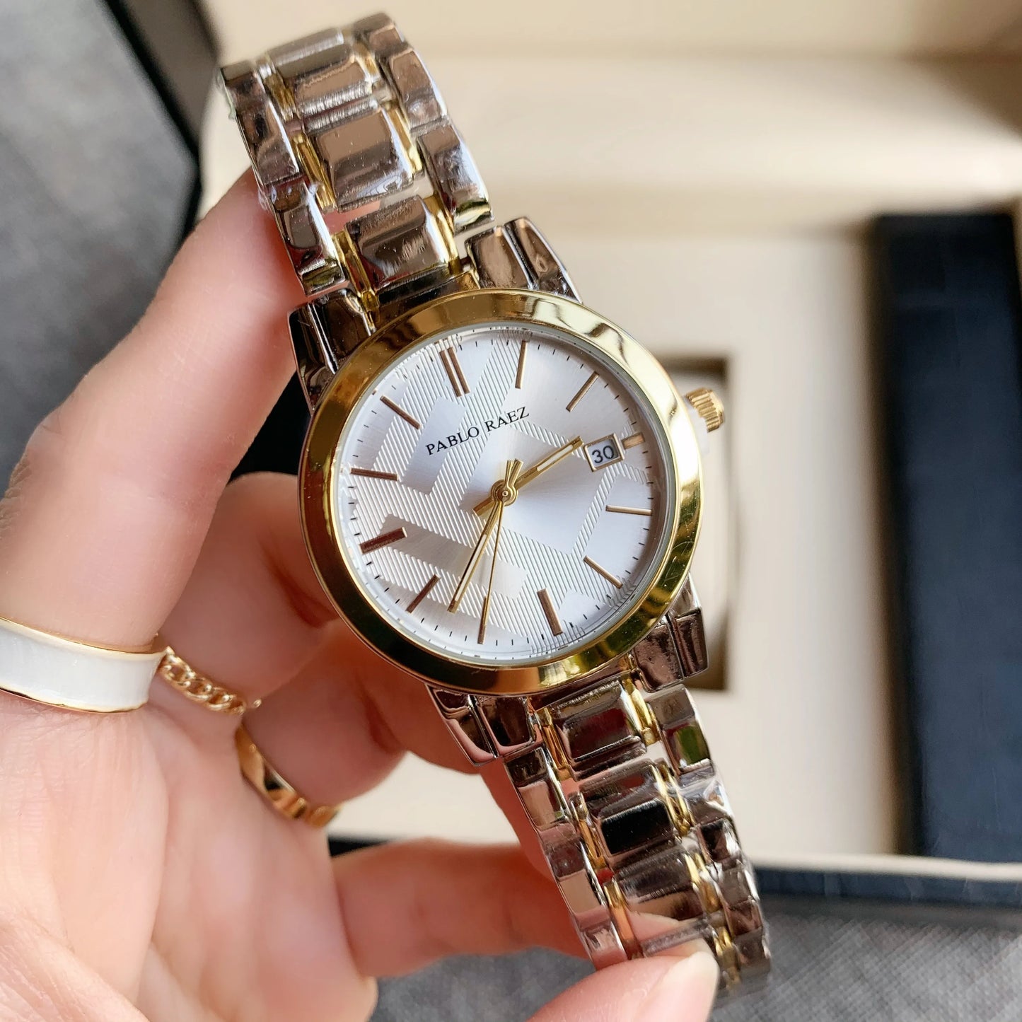 PABLO RAEZ New Creative Women Clocks Top Fashion Popular Quartz Lady Dress Watch Relogio Feminino Steel Wristwatches Reloj Mujer