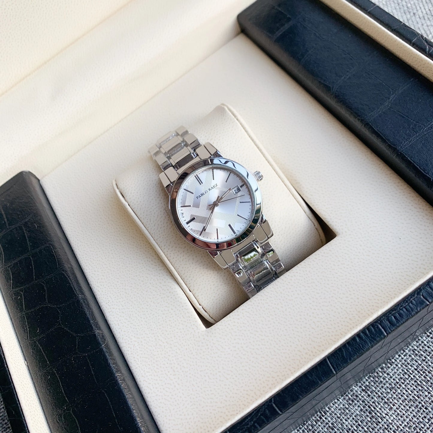 PABLO RAEZ New Creative Women Clocks Top Fashion Popular Quartz Lady Dress Watch Relogio Feminino Steel Wristwatches Reloj Mujer