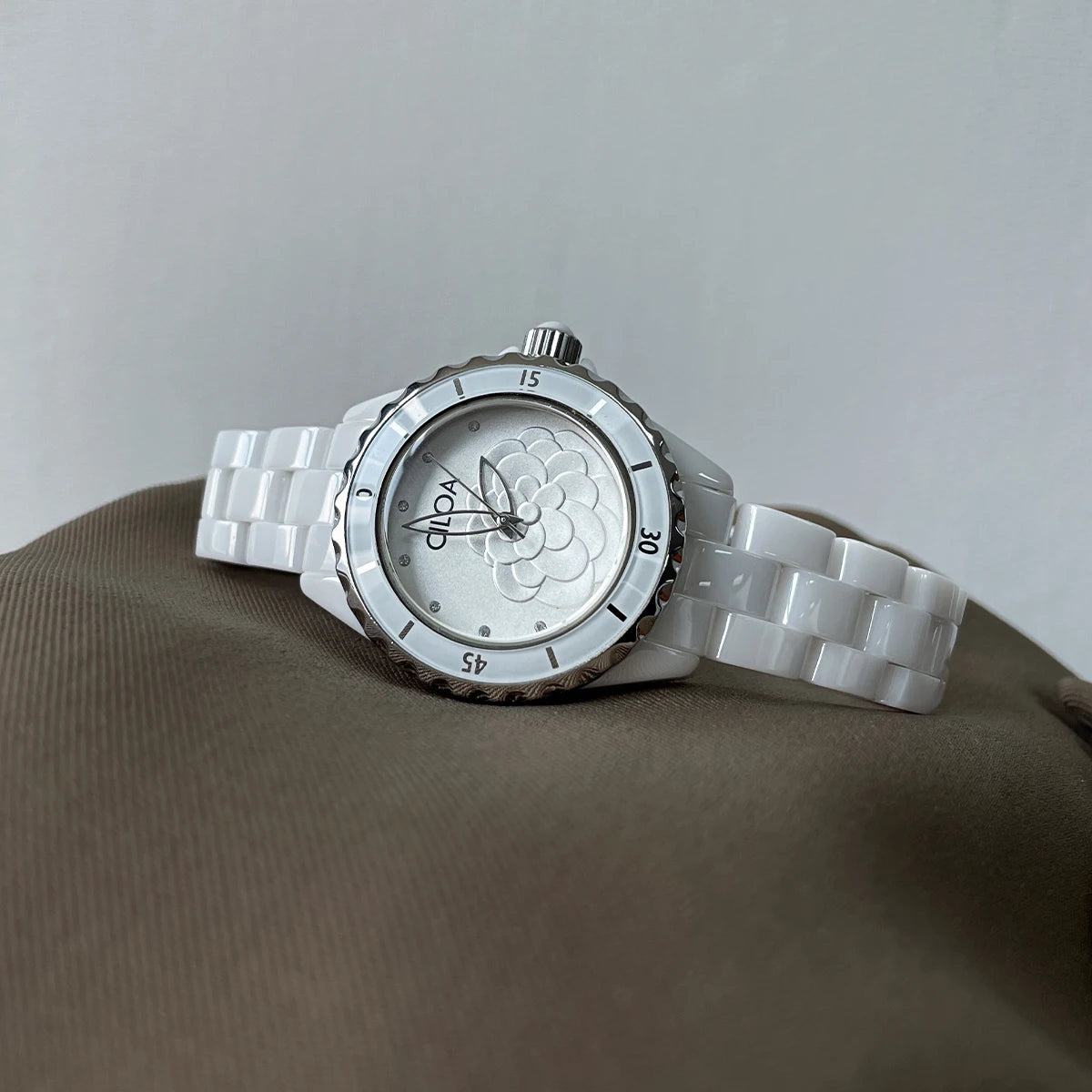 Camellia watch 2025 new women's white ceramic light luxury women's small fragrance style women's watch