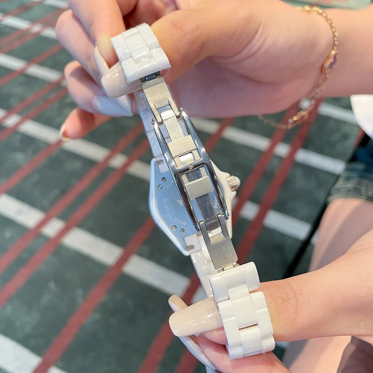 Camellia watch 2025 new women's white ceramic light luxury women's small fragrance style women's watch